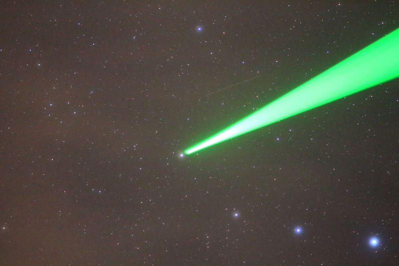 Laserpointer auf Stern Epsilon Coronae Borealis in der N�he von Abell 2142, Explosion 21.4.2026 um 0:23:46,8UT, Aufnahme vom 27.3.2020 mit 135mm Blende 2,8 EOS 650D
