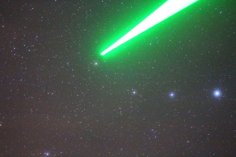 Laserpointer auf vermutete Position der Hypernova vom 21.4.2024 um 0:23:46,8UT, Aufnahme vom 27.3.2020 mit 135mm Blende 2,8 EOS 650D