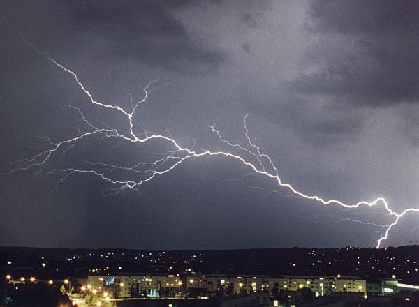 Blitz - Langzeitbelichtung nachts