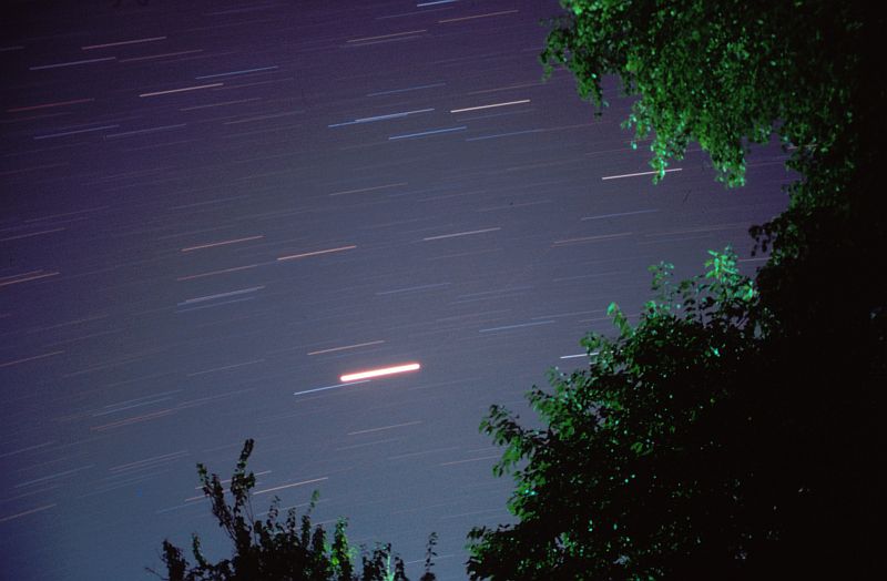 Strichspuraufnahme der Sternbilder mit Mars