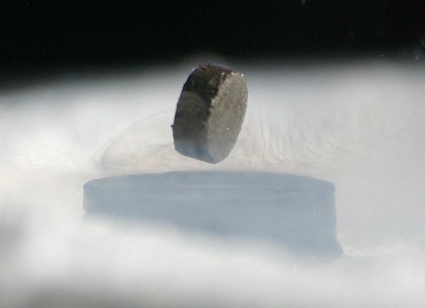 selbstgebackener Barium-Kupfer-Lanthan-Oxid - Supraleiter