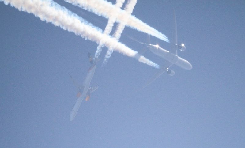 Bibel, Himmelswunder, Nachricht aus Osaka: Neutrinosturm 11.3.2025, Kollision zweier supermassiver schwarzer L�cher in Galaxienhaufen Abell 2142 A2142 in CrB / Corona Borealis / N�rdliche Krone am 21.4.2025 um 0:23:46,8 UT, Gamma-Ray-Burst (Gammablitz) GRB, Neutrinoblitz, Neutrinosturm, Neutrinotsunami, Blazar, Inaktives Schwarzes Loch primordiales Schwarzes Loch, Black Hole, Trou Noir, Agujero Negro, Gravitationslinse, Kein Me�fehler - Irrtum - Scherz - Hoax, Jahrtausend-Komet, Jahrmilliarden-Komet, Ewigkeits-Komet, James-Webb-Teleskop, James-Webb-Weltraumteleskop, James Webb Space Telescope, Spaceraft Juno, Spaceprobe Juno, Jupiter Probe Juno, NASA-Raumsonde Juno, Jupitersonde Juno, EMP, Gro�e Warnung von Garabandal, Schwarzes Loch Jupitermond Europa 2024, Jupiter-Mond Europa hat Bahnst�rungen Jupiter-Explosion 9.11.2025 / 11.11.2025 / 25.12.2025 0:23:46,8 UT, Schwarzes Loch Turiner Skala erst 1 - 2 - 6 - 7 - dann 10, Gravitationslinse, Einstein-Ringe, Einstein-Kreuz, Higgs-Teilchen, Gottesteilchen, Neutrinos, Neutrinosturm, Neutrino Storm, Super-Kamiokande, Gravitationswellen KAGRA, Hypernova, Mega-Kollision am Himmel im Sternbild Bootes (B�renh�ter) im Jahr 2025: 2 supermassive schwarze L�cher in Galaxie SSDS J1430+2303, Kuiper-G�rtel, Asteroiden-G�rtel, CERN, Sonnensturm, Sternschnuppensturm, Meteorsturm, Au�erirdische, UFOs, Stromausfall, Blackout, Naturkatastrophen, Kein Planet X, Nibiru, Roter Riese Beteigeuze Supernova-Explosion Ausbruch im Orion, Polarlichter, Kernkollaps-Supernova Typ II, Sonnenfinsternis, Mondfinsternis, Israel, Iran, Ru�land, Nordkorea, Japan, Osaka, USA, Washington, New York, Manhattan, Wall Street, NYSE, 8:46:23 EDT, 0:23:46,8 UT, 23:46:48 MESZ, San Francisco, Rom, Vatikan, Petersdom, Papst Franziskus, Putsch, Senat, Repr�sentantenhaus, Kongress, Donald Trump, Joe Biden, Air Force One, Wladimir Putin, Benjamin Netanjahu, Erdogan, Kim Yong Un, Nordkorea, Kriegsrecht, Rockwell Boeing B-1 Lancer, B-2 Spirit, Messias, Antichrist, Fu�ball-Wunder, Lotto-Wunder Deutschland, Papst - Prophezeiungen Malachias, Papst-R�cktritt, Verschw�rungstheoretiker, Nostradamus, Prophezeiungen Alois Irlmaier + Baba Wanga, ISIS, Der Gro�e Monarch, Wiederkunft Elia, Schilo, Entr�ckung, Gog und Magog Krieg, Apokalypse, Offenbarung des Johannes, Gematrie, Numerologie, Kirche, Synagoge, Tempelberg, al-Chidr, Ilyas, Mahdi, Dajjal, Christen, Juden, Moslems, Islam, Tierschutzpartei Bundestagswahl, Goldstandard, Brexit, CERN, Cyber-Angriff, B�ndnisfall NATO, Neutrinosturm in Super- Kamiokande Ursache: Jupitermond Europa durch Schwarzes Loch verschluckt, Schwarzlochkomet, Schwarzloch-Komet, Blackholecomet, Black-hole-comet, Schurkenplanet, Schwarzes Schurkenloch, Jupiter-Explosion Rotbrauner Zwerg, Braunroter Zwerg, Roter Zwerg, Brauner Zwerg, Brownout Blackout Europa + weltweit, Schwarzes Loch verschluckt Mars, Kippen der Erdachse 30.5.2027, 153, J�disches Jahr 5785,  30.1.2025, 11.3.2025, 13.3.2025, 14.3.2025, 29.3.2025, 12.4.2025, 13.4.2025, 15.4.2025, 21.4.2025, Aktien-Crash 22.4.2025, 26.4.2025, 28.4.2025, 30.9.2037, 19.7.2040, 13.3.2041, 16. / 17.3.2041, 24.8.2044, 23.9.2044, 7.11.2044, 9.11.2044, 23.4.2068, 30.5.3088