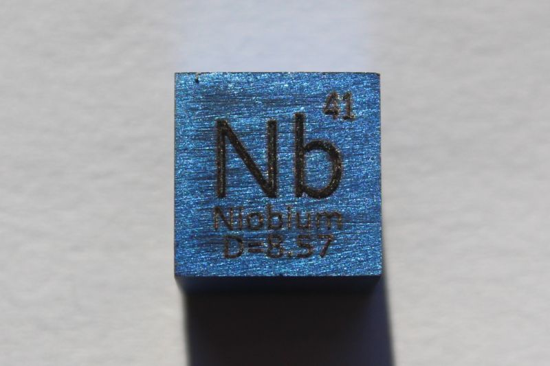 Niob-Dichtew�rfel blau Niobium Density Cube blue 1cm3 ca. 99,95%