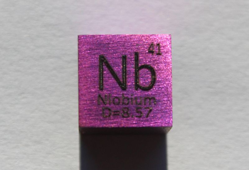 Niob-Dichtew�rfel violett Niobium Density Cube purple 1cm3 ca. 99,95%