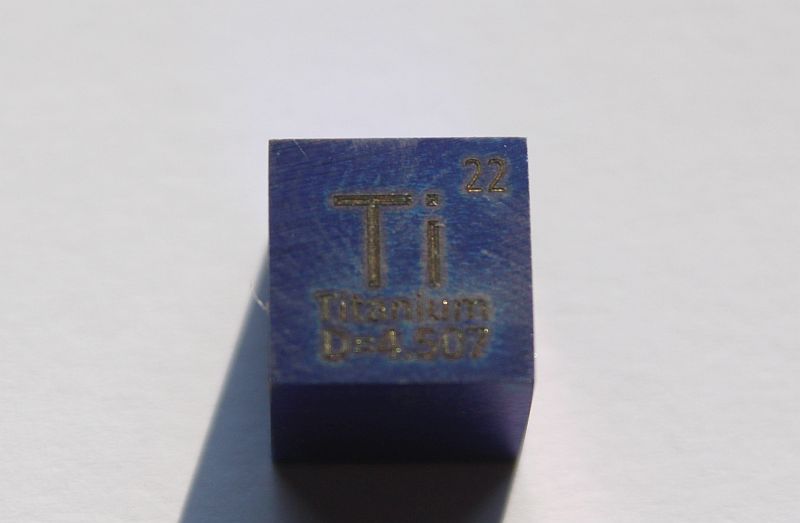 Titan-Dichtew�rfel Titanium Density Cube blau 1cm3 ca. 99,5%