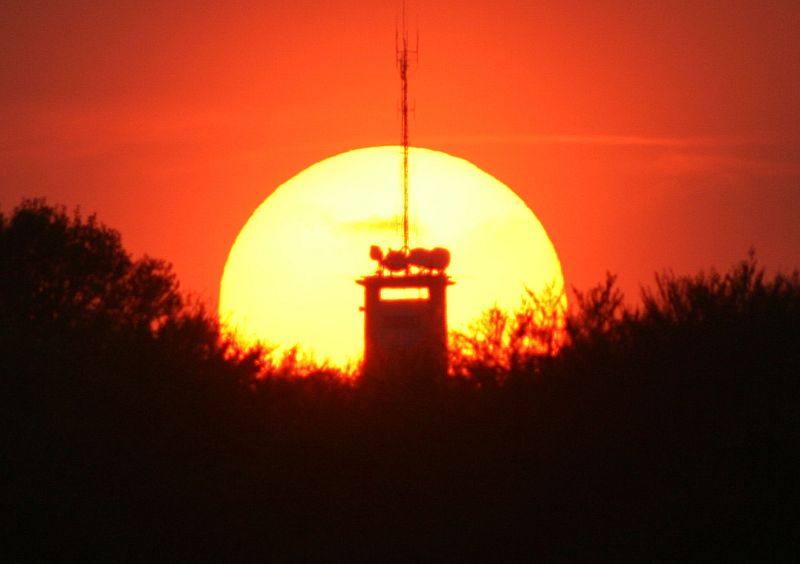 Sonnenuntergang hinter dem Ro�bergturm