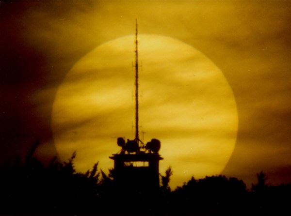 Sonnenuntergang hinter Ro�bergturm, Sonnenb�hl-Genkingen