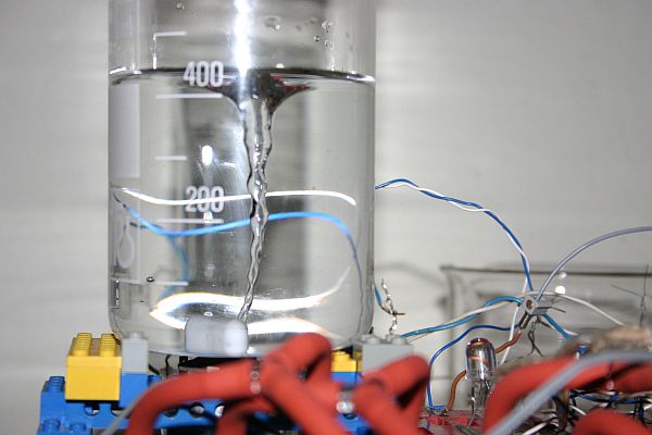 Wasser-Tornado mit Brennstoffzellenstrom